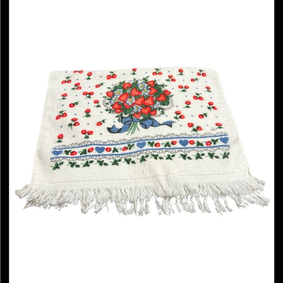 1 Vintage Cottage Core Strawberry Kitchen Dish Towel - Picture 3 of 4